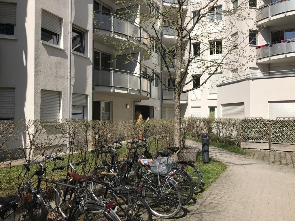 Appartement Kn Kahtan Boarding House à Munich Extérieur photo